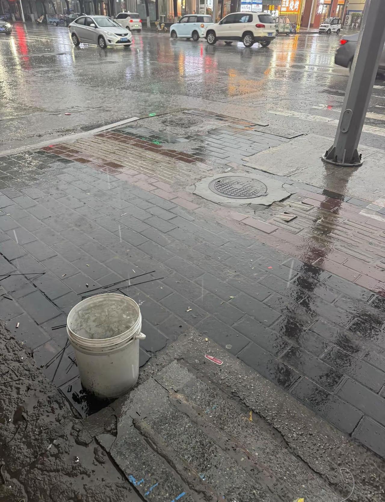 能不能不下雨了，好烦人从昨天傍晚下到今天没停，预报还有二天雨，照这样下估计又要“