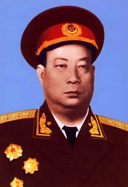 1938年，贺炳炎去收编一支民众自卫队，对方首领原是东北军出身，仗着手上有700