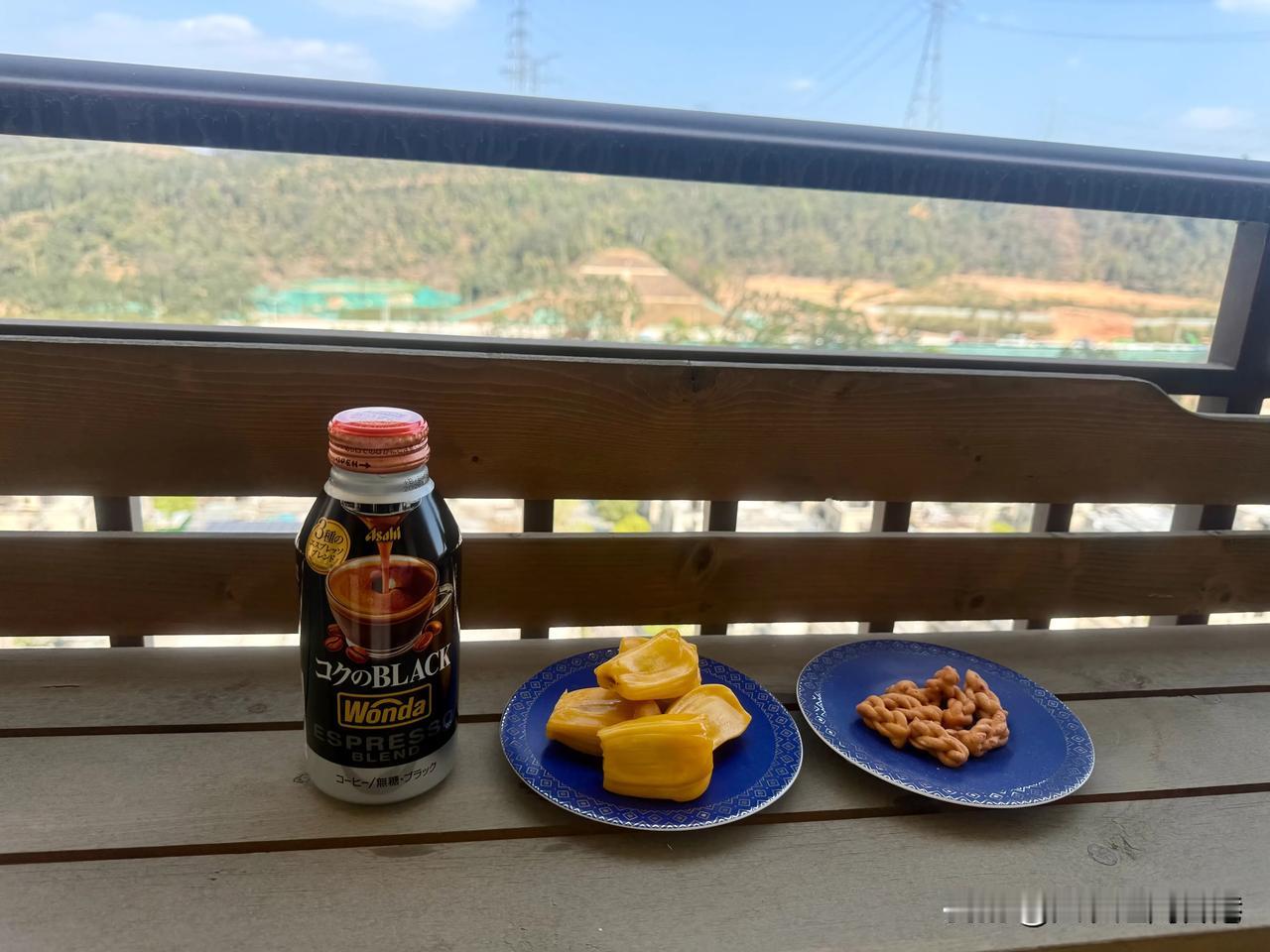 坐在自家房子里享受当下，此刻完全忽略了房价波动的恼火。