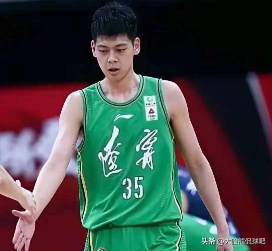 山东男篮是时候考虑把朱荣振弄回来了！
今晚山东男篮输给了广州男篮，看到徐昕在篮下