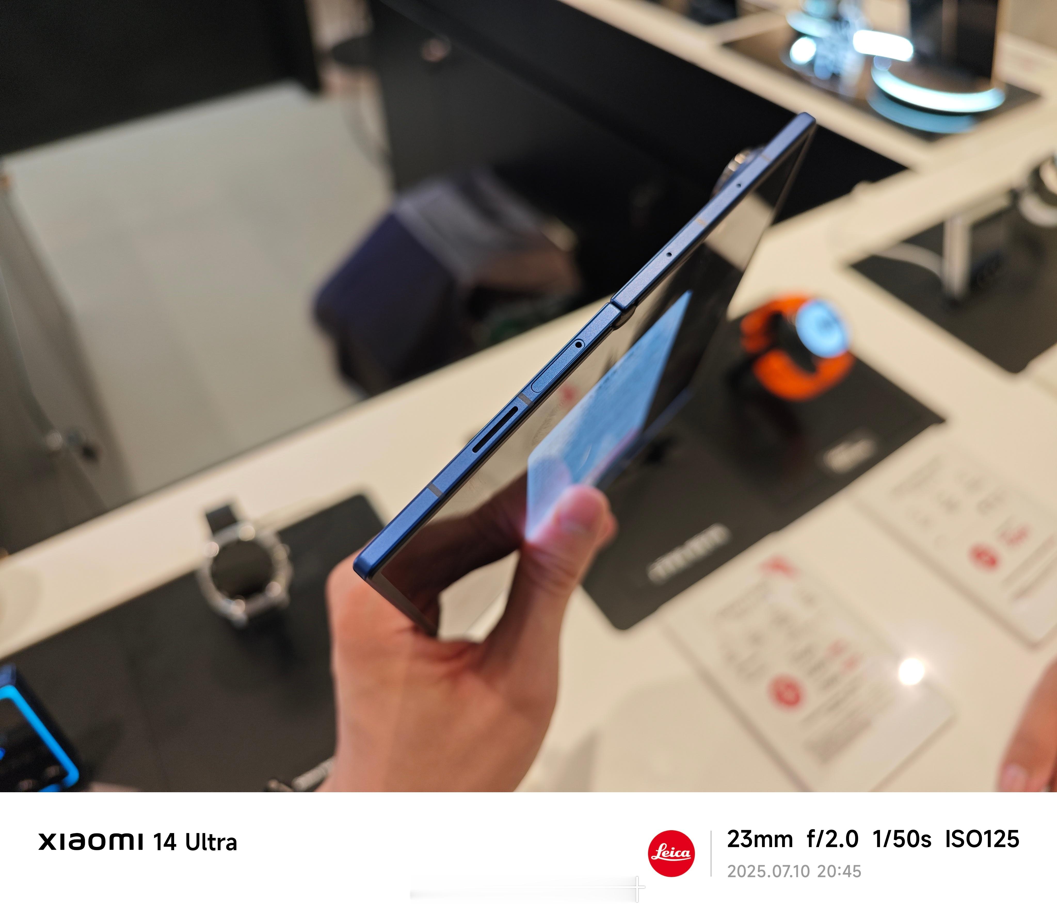 三星这第七代折叠很出彩啊：- Z Fold 7 展开极薄4.2nm，闭合8.9m