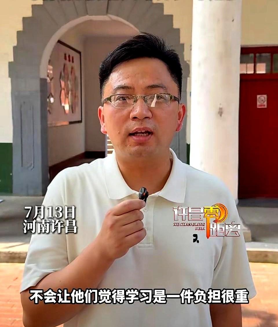 近日，河南许昌高中传来喜讯，某毕业班同学中有5人高考成绩超过
班主任老师把自己的