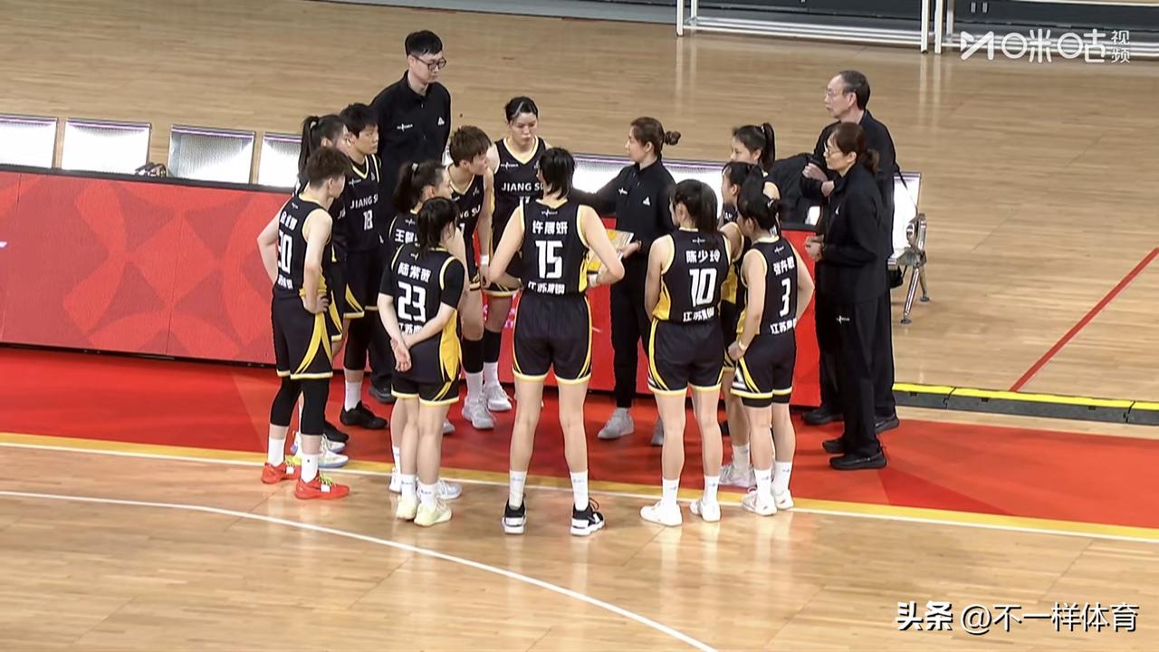 WCBA俱乐部杯赛最新战报：江苏女篮78-65战胜北京女篮

今天下午五点，25