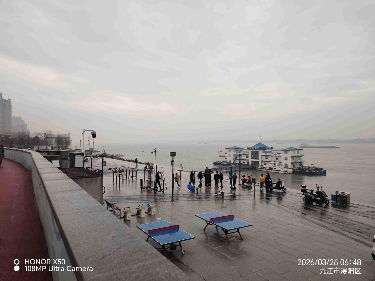 我的今日状态：😁轻松愉快
我这里的天气：🌤️多云3月26日长江岸边晨练打卡