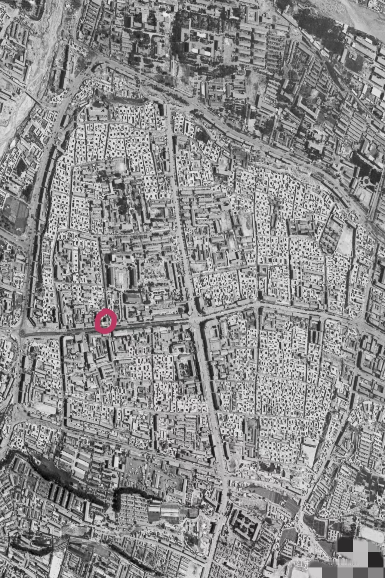 1977年，西安！哇塞，五岔路口真的好明显，原来木桥是真木桥