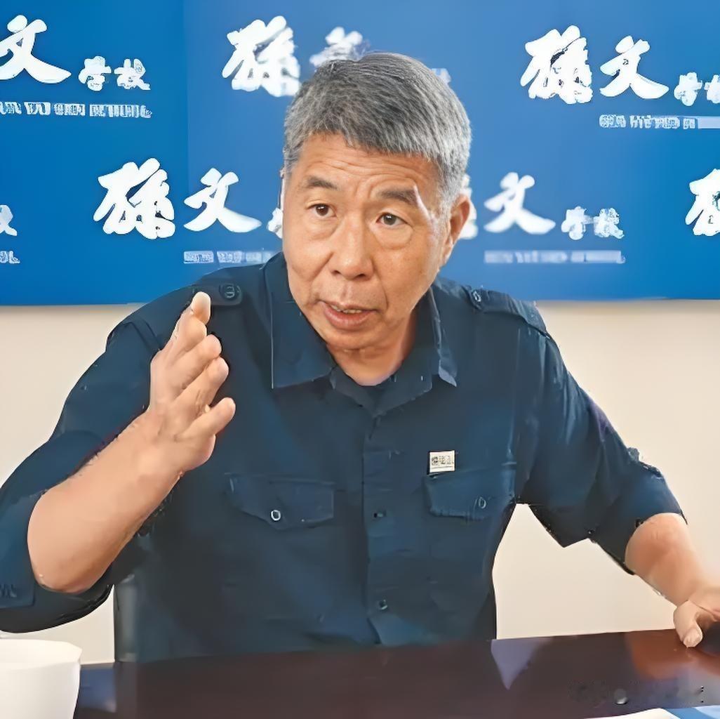 张亚中今天把国民党上上下轰了个遍，国民党中党委把参选人左左右右骂了个遍。这场大戏