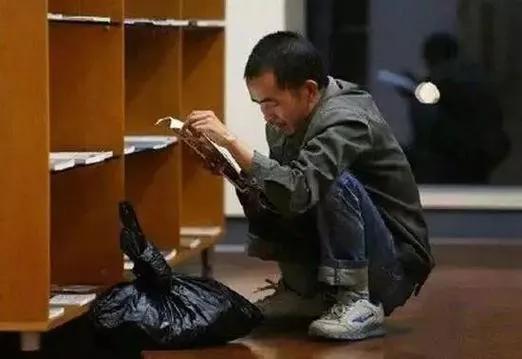 厦门某图书馆惊现“特殊访客”？文旅局回应：同为读者，已温馨劝导仪表事宜

福建省
