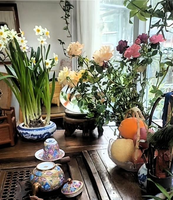 有些声音自带穿透力，刚一开口就能让别有用心的人浑身不自在，甚至直言听了后背发紧。