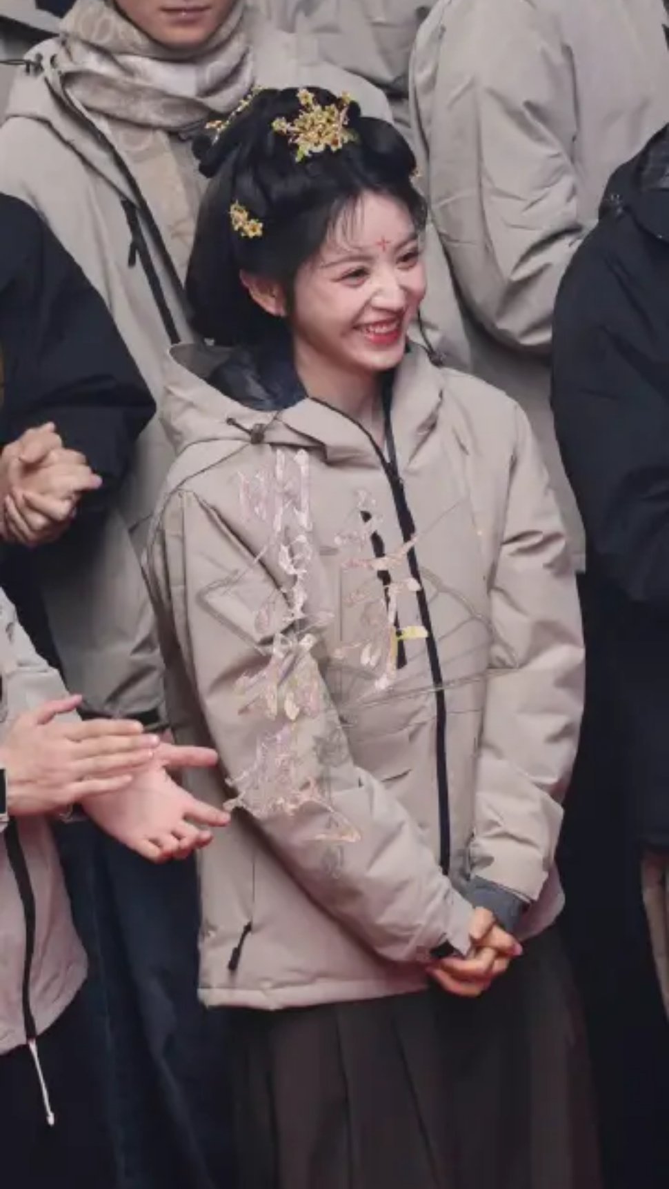 田曦薇、闫桉《嫁金钗》今日开机路透 