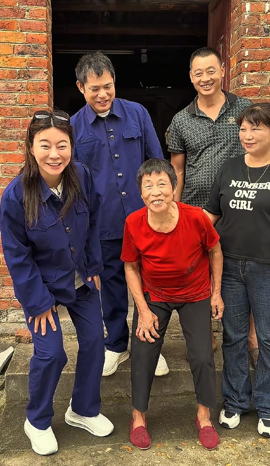 小奎阿娟改造旧厨房，妈妈舍不得拆柴火灶，背后原因让人暖心

小奎和阿娟打算把家里