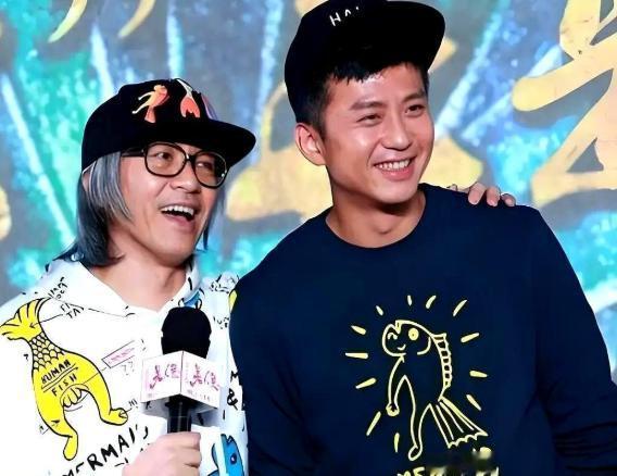 太现实了！当年票房破33.9亿的邓超，如今连星爷新片《女足》的边都摸不着了。
 