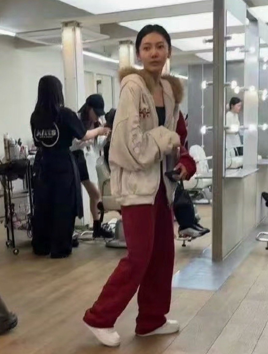我发现宁艺卓粉丝看柳智敏物料真的比看宁艺卓的勤快 宁艺卓有没有爱豆妆都这样惨不忍