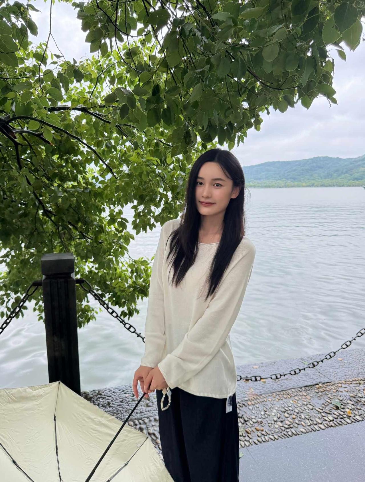 雨天的西湖
走到哪哪下雨☔️西湖