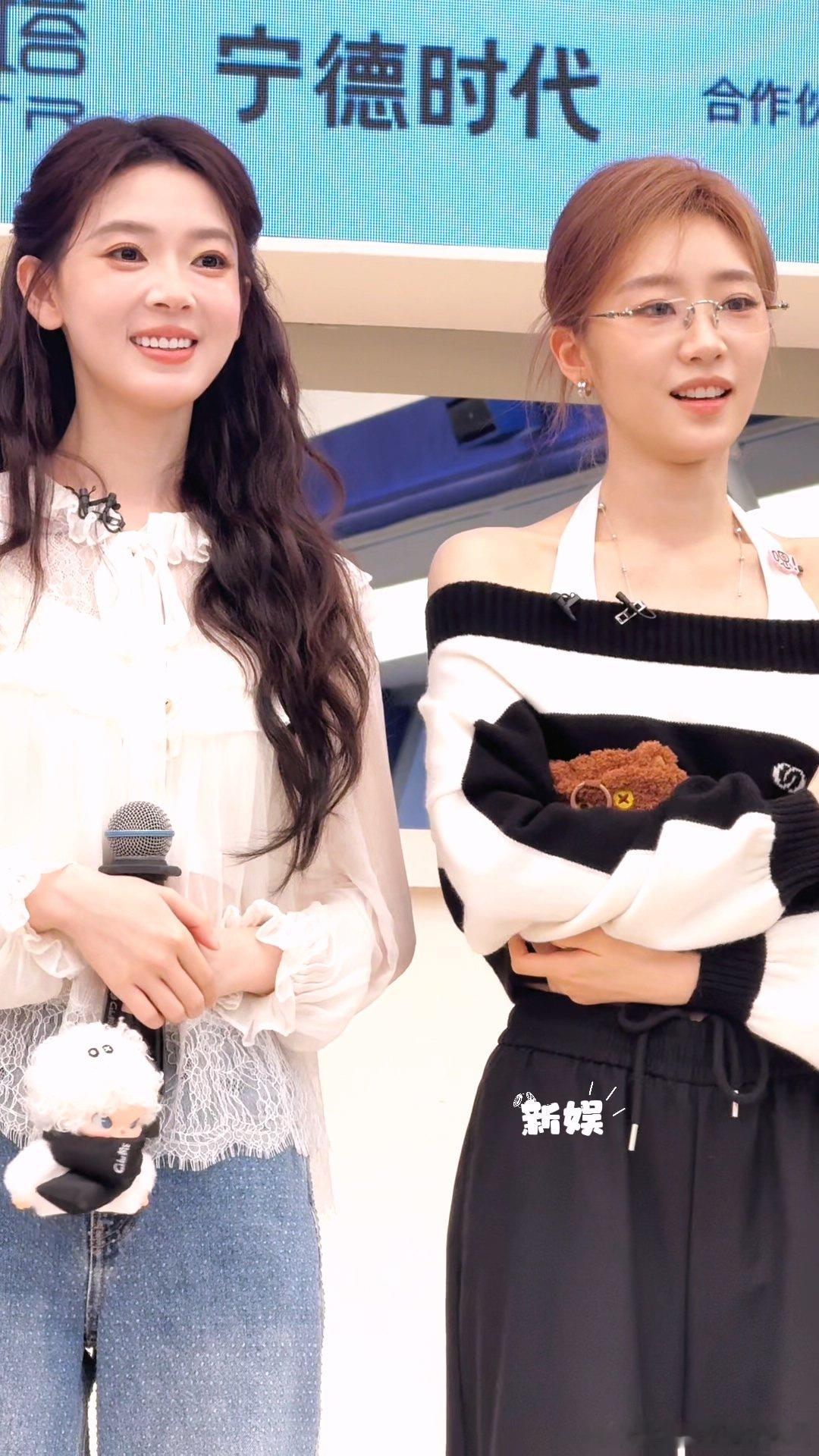 陈瑶教张月饭撒陈瑶教张月比心饭撒超甜的陈瑶在饭撒这一块权威的，在浪姐采访现场教张