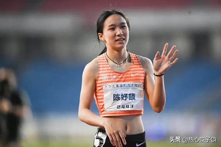 陈妤颉说，我觉得我特别喜欢游泳的王顺吧，首先当然肯定是因为，她长得特别的帅。然后
