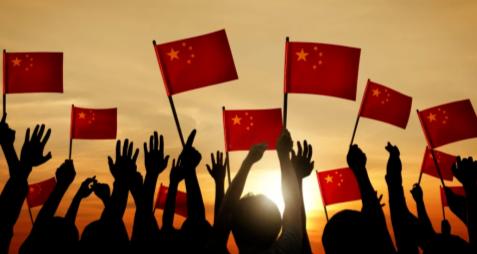 皮尤民调引爆全球“选中国”潮，西方下三滥舆论战已成过去式，中美谁好谁坏全世界都心