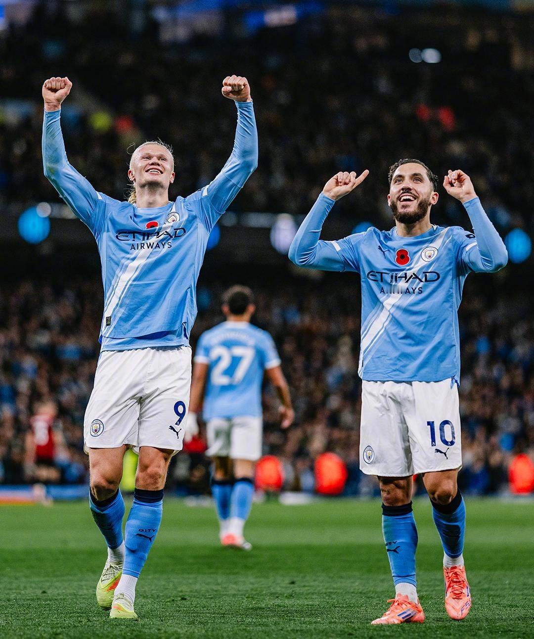 英超第10轮，曼城主场以3-1轻取伯恩茅斯。本场过后，曼城进占积分榜次席，与领头