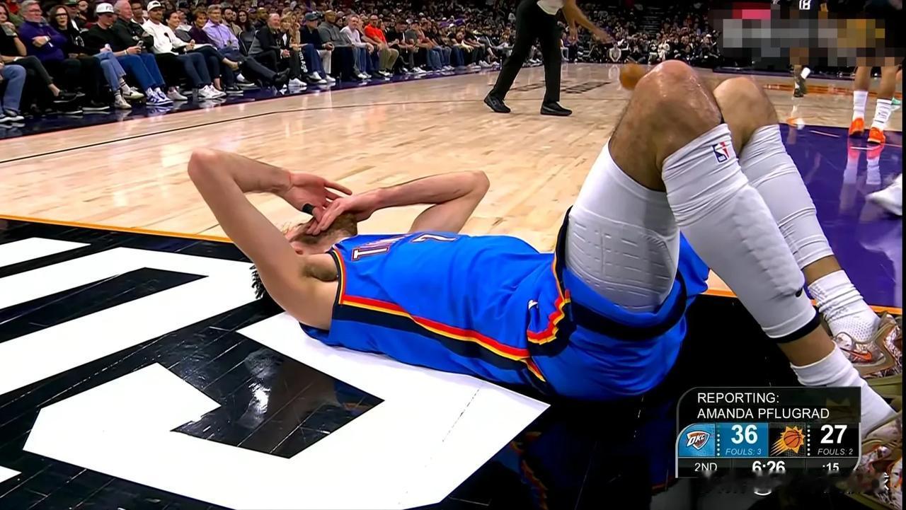 太阳恶汉狄龙-布鲁克斯真是太狠了！在今天太阳主场迎战雷霆的比赛中，当时比赛进行到