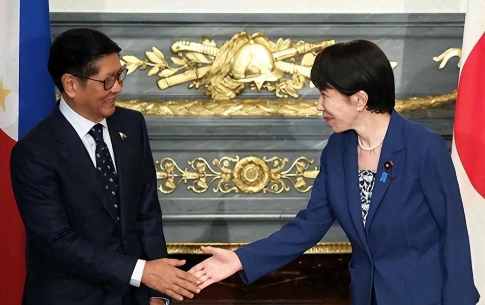 一人血书建议中俄也搞个划界谈判，把日本一家分一半！东京记者会上，日本官房长官木原