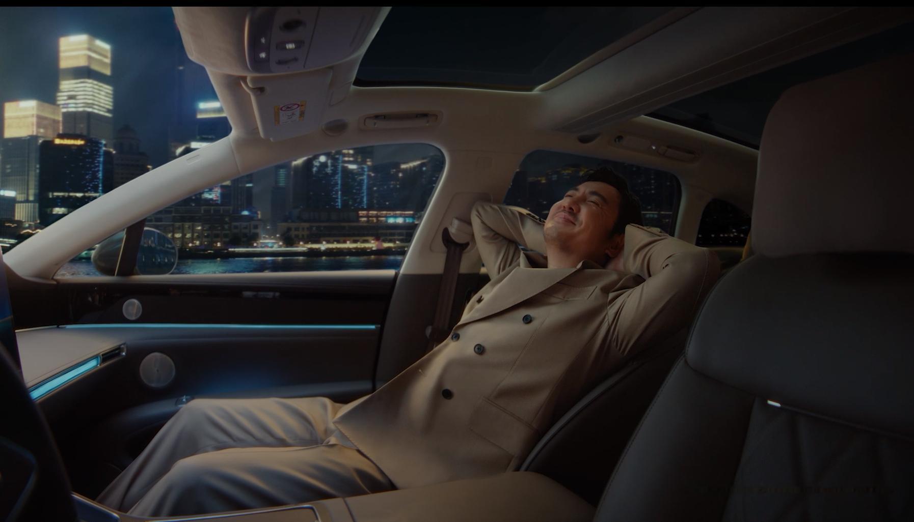 沈腾开享界 S9T 带贾冰回东北，这舒适性直接把旅途变成躺平享受！真皮座椅软乎乎