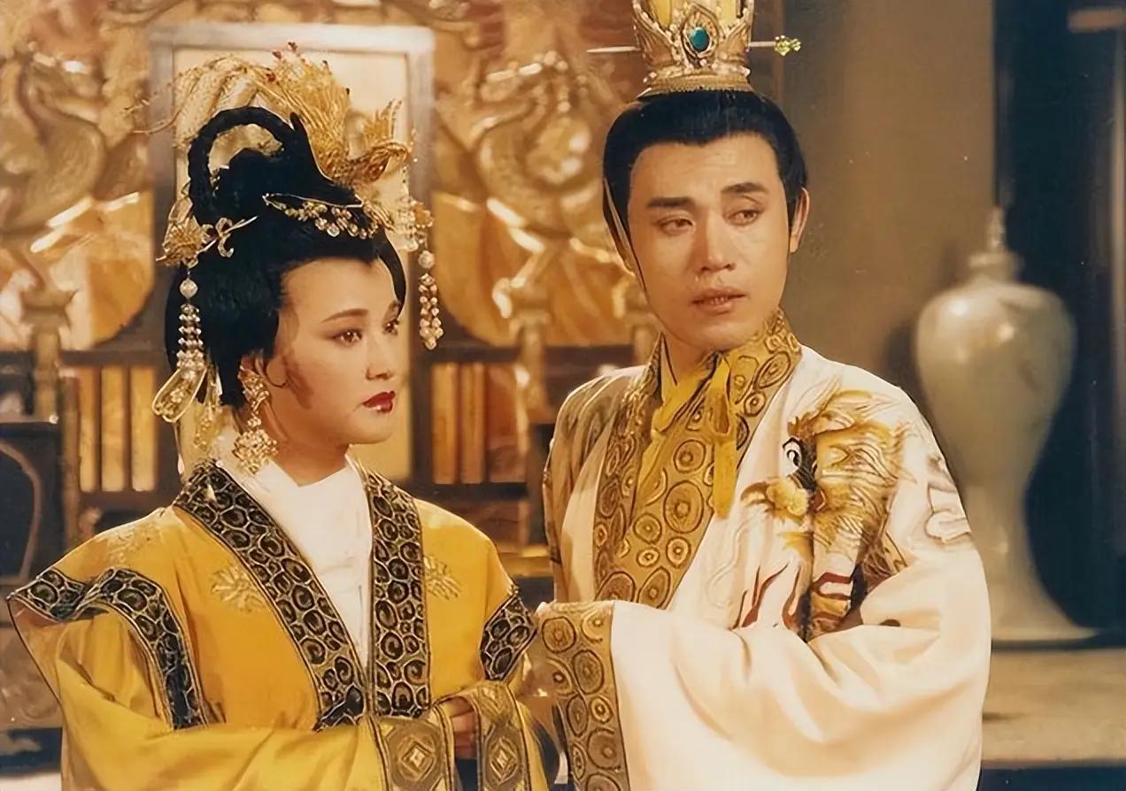 讲一讲封禅泰山的事情。

古代的皇帝叫天子，即老天的儿子，所以也是要述职的。皇帝