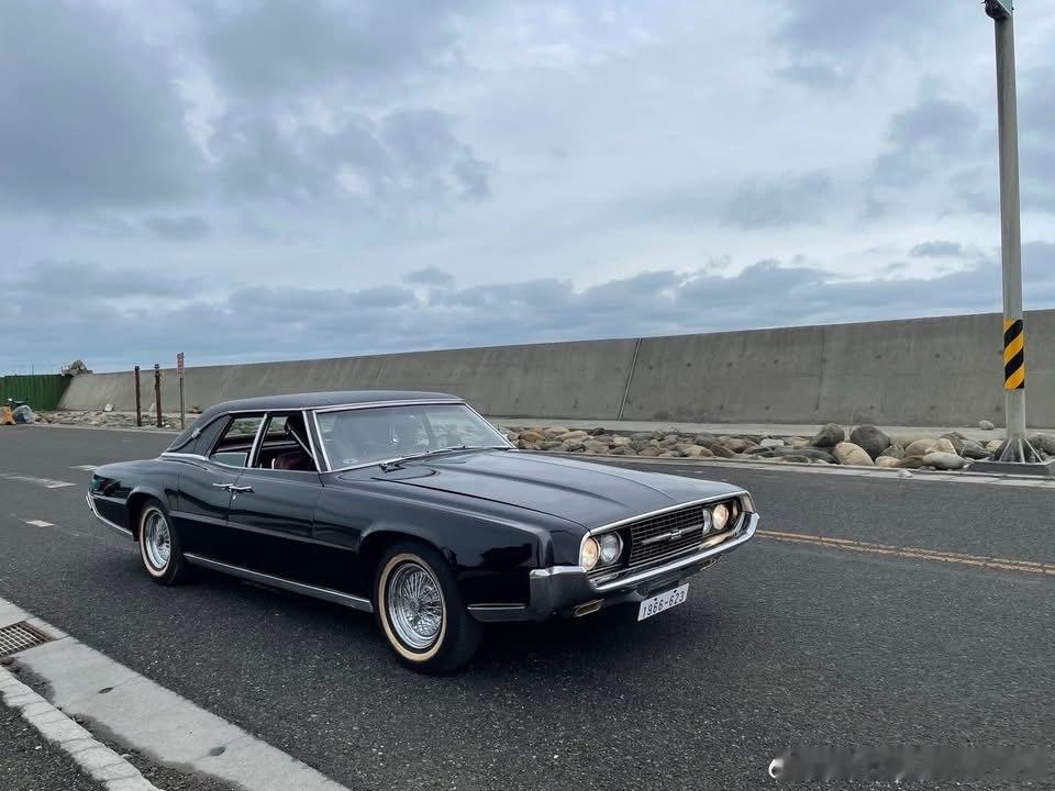 台湾老车 🇺🇸1969年Ford Thunderbird[照相机] ​​​