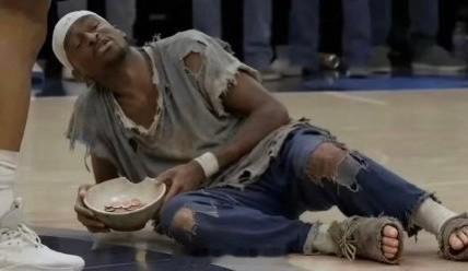 马刺vs雷霆 雷霆这犯规真狠啊！打文班脑袋上了这得看回放了吧？也不给看回放前仰跳