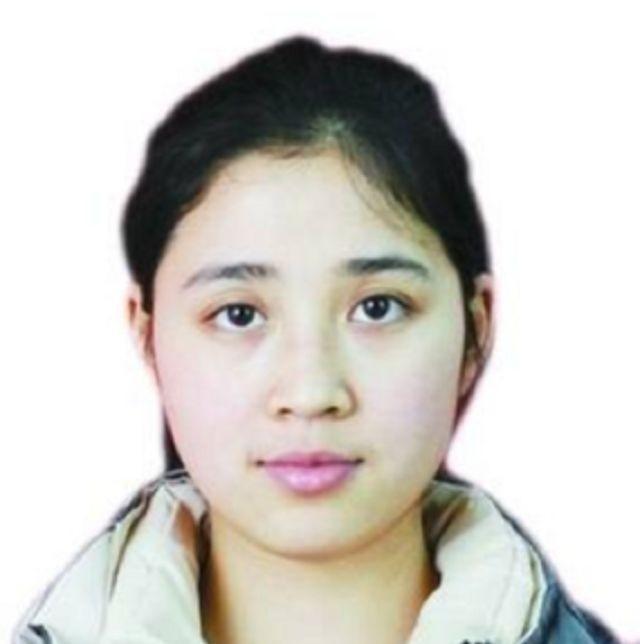 1990年，重庆36岁光棍捡到了一个女婴，不舍吃不舍喝将女孩养大，谁知，养女成年