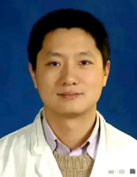 李医生走了，生命永远定格在那个下午，他还是空着肚子走的。为了替病人着想，让自己加