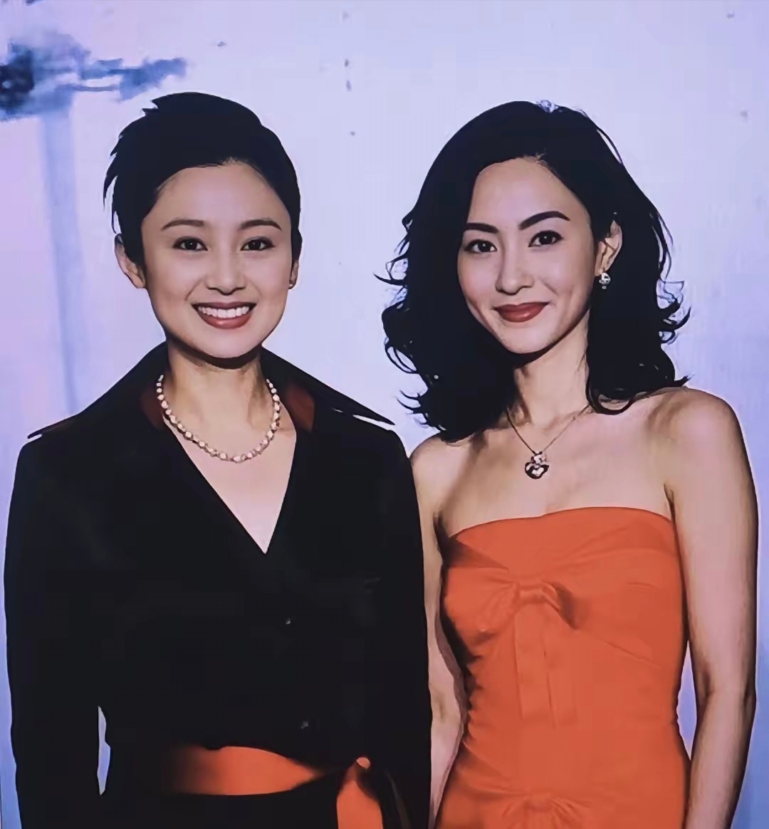 以前对陈红“大陆第一美人”的称号嗤之以鼻，直到看到她与娱乐圈各路美女的同框，完全