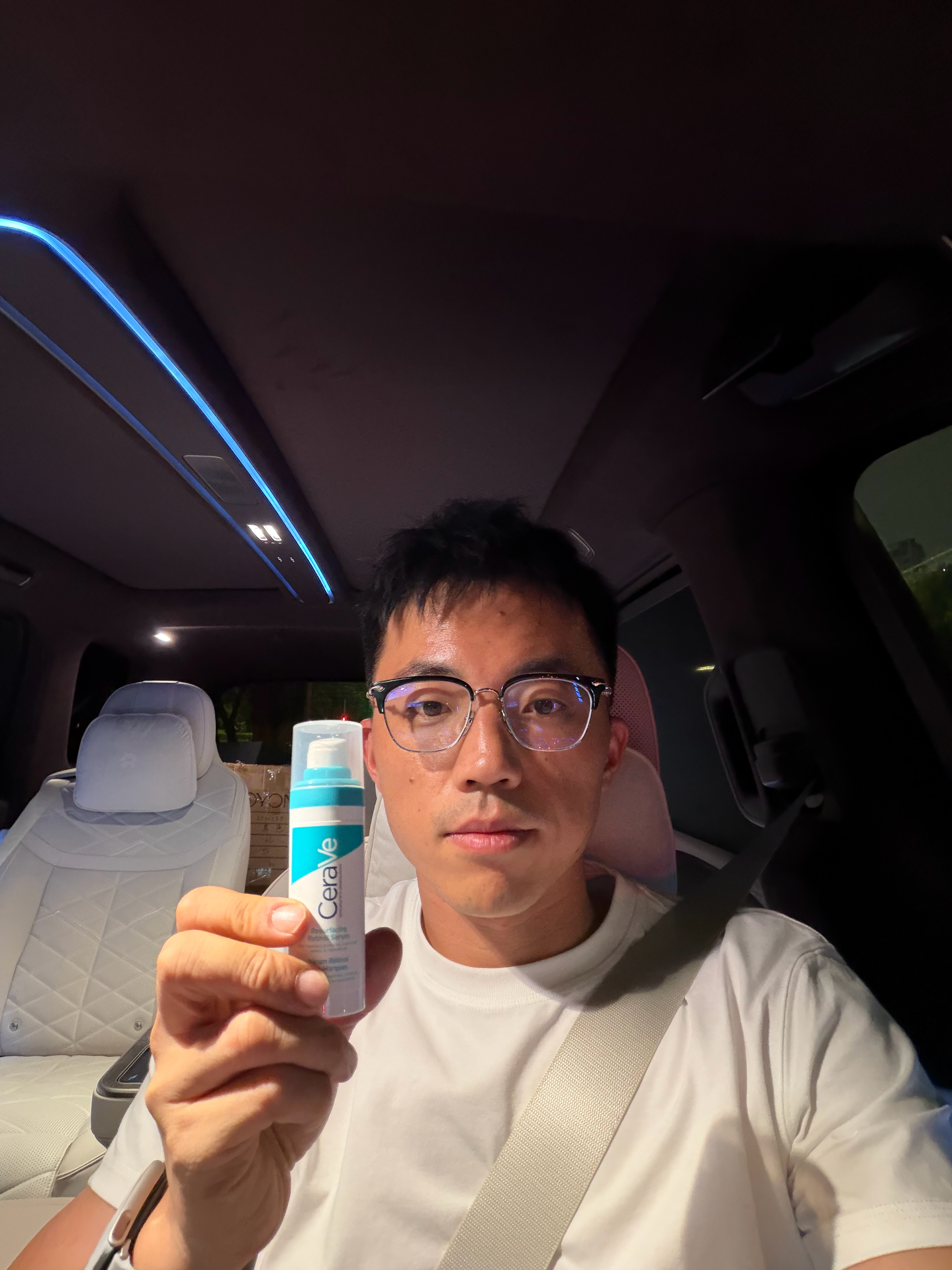 买了一瓶视黄醇，试看看能不能祛除脸上的褶皱突然感觉中年男人，干什么事情都有点心酸