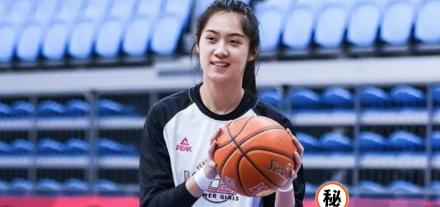 中国女篮未来的巨无霸
天津女篮青年队又冒出一个巨无霸，14岁的曹熙琛身高2米20