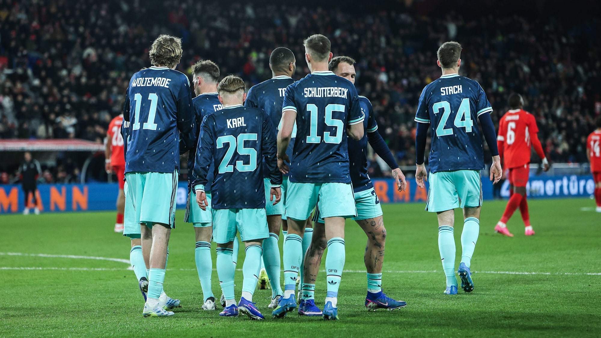 【德甲花絮】当169cm卡尔站在沃尔特马德(198)和施洛特贝克(191)中间！