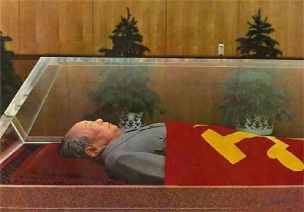 毛主席的最后24个小时，是怎么度过的呢？
1976年9月8日，从零时起，便开始腹