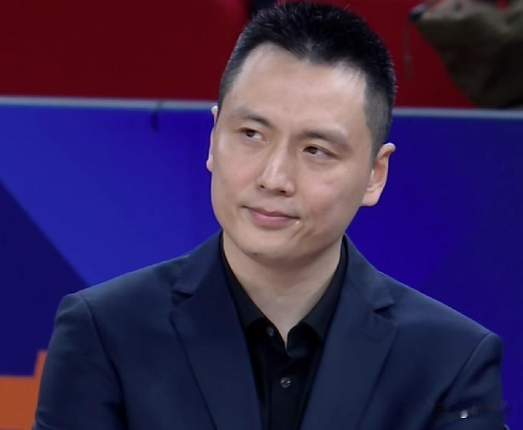 卢伟还是重情义，放了王博一马，让广厦赢了一场。
今晚，广厦老板亲自督战，如果再不