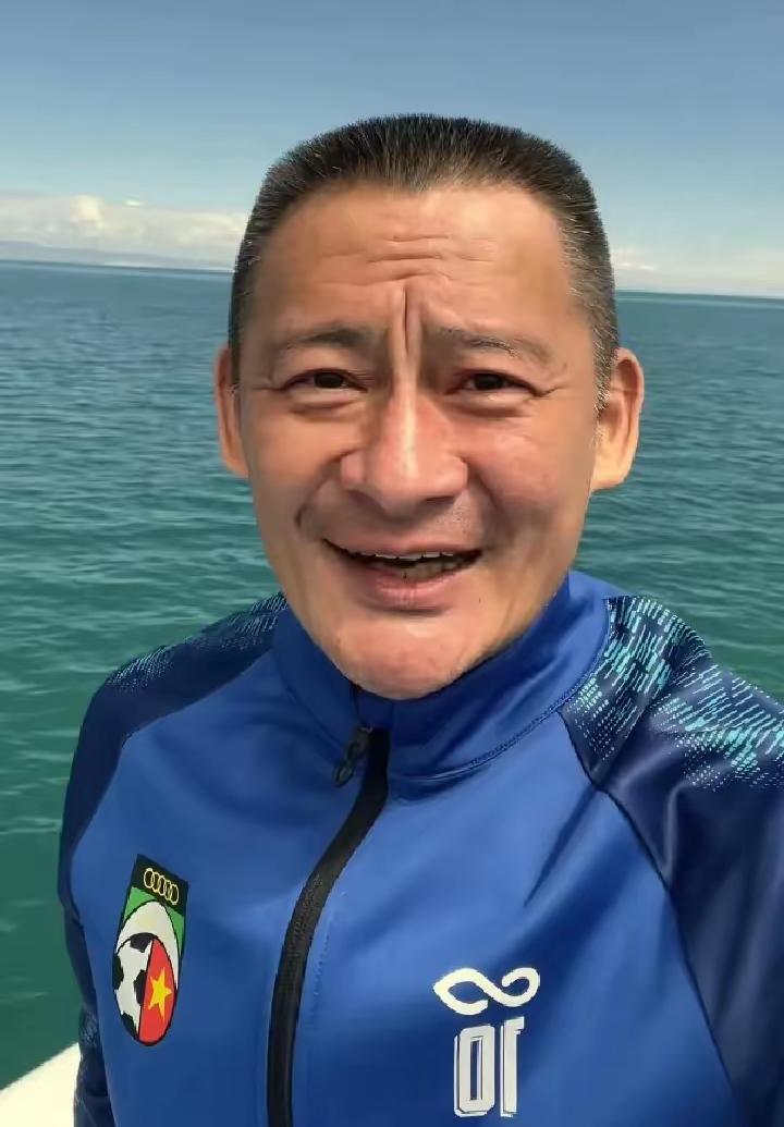 井冈山眉眼间那条竖纹，是悬针纹吗？看着好有年龄感。是年纪大才有的吗？

别看他现