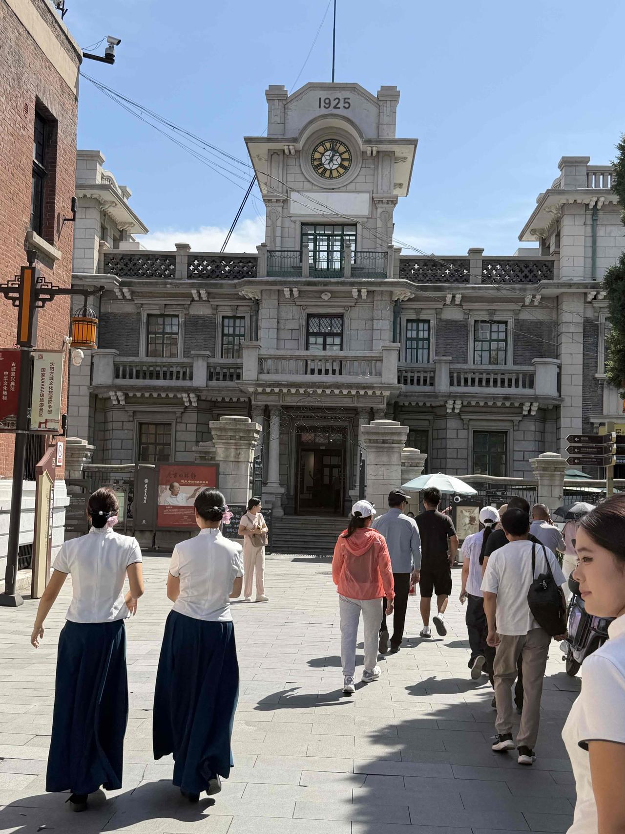 上周，我在东北旅游，参观了张学良旧居！
张学良旧居，位于辽宁省沈阳市！
本来，我