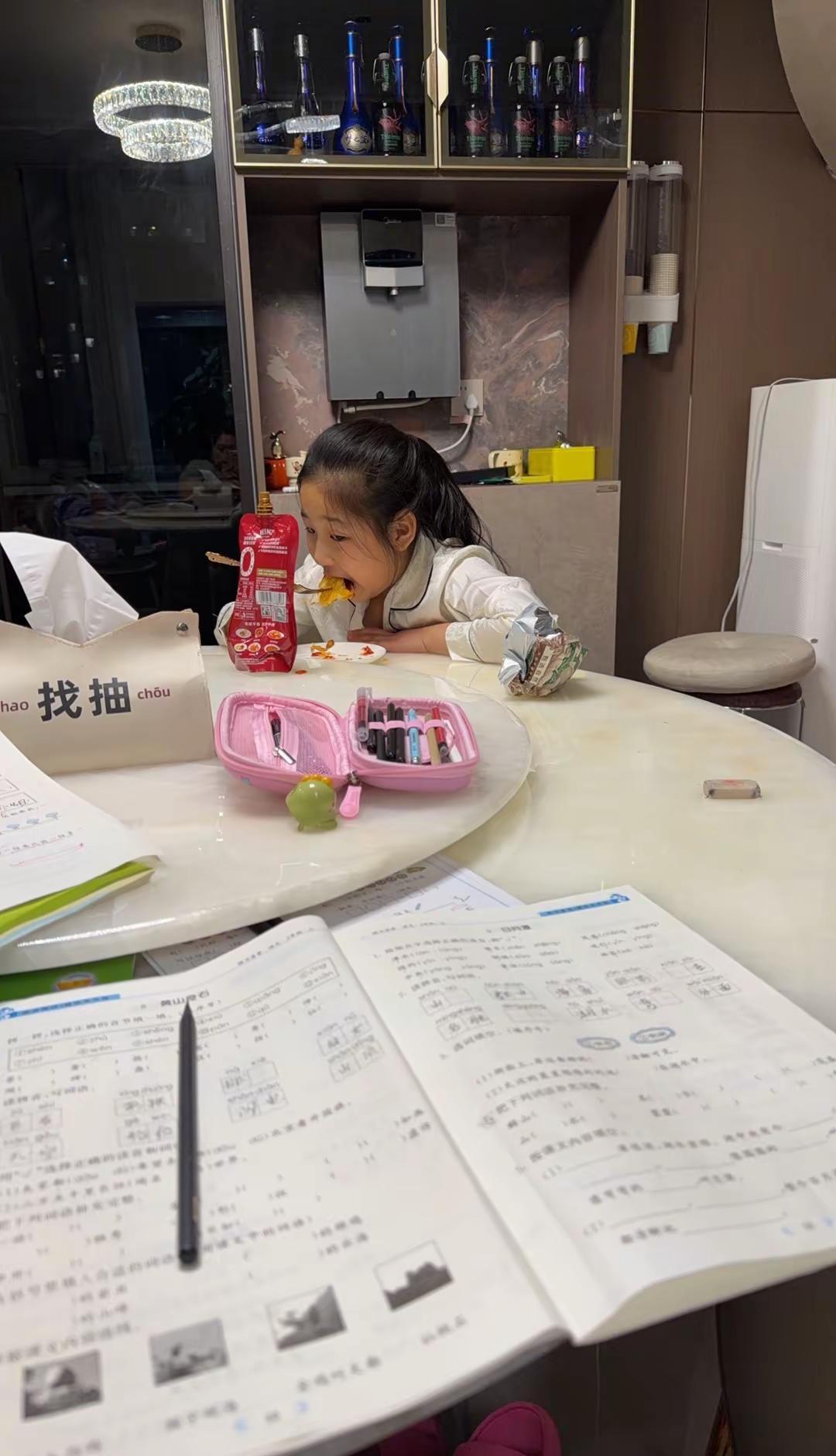 孩子写作业磨蹭，不是懒，是“生理借口”太多。
上厕所、饿了、困了，全是拖延的托词