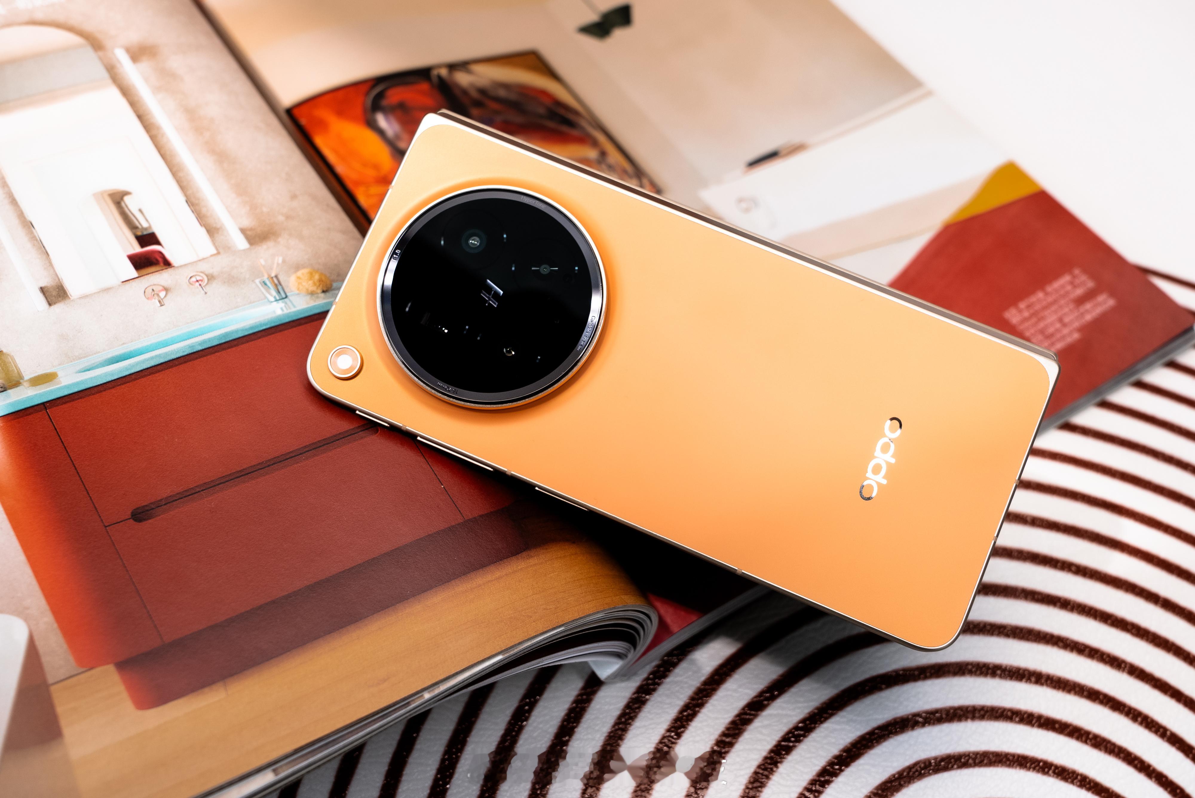 OPPO Find N6金橙真机上手图：回归了 Find N3的经典外观橙色很低