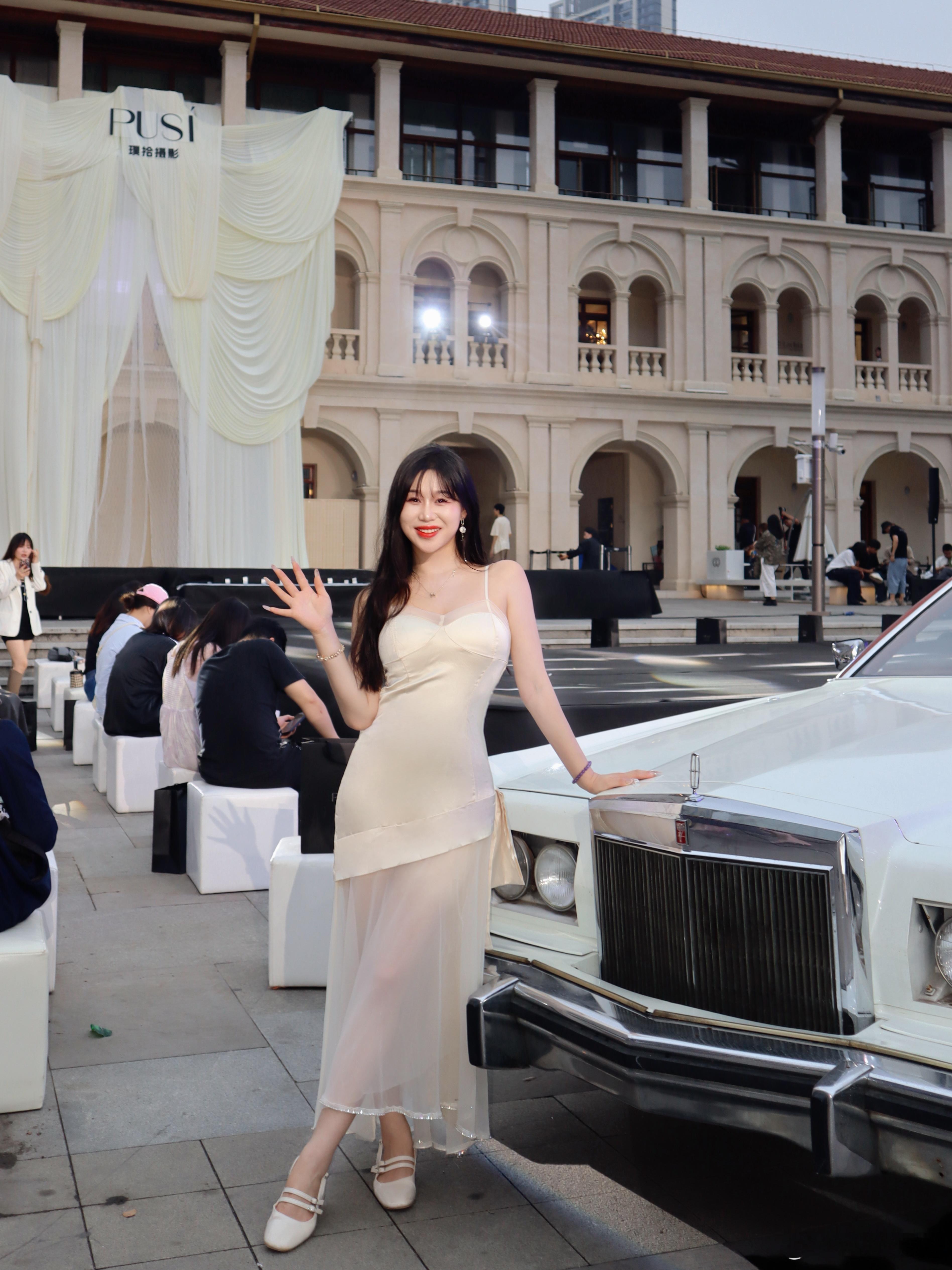 PUSI的婚纱秀美的我眼前一亮又一亮🧚🏻‍♀️👗:美丽衣都mlyd ​​​
