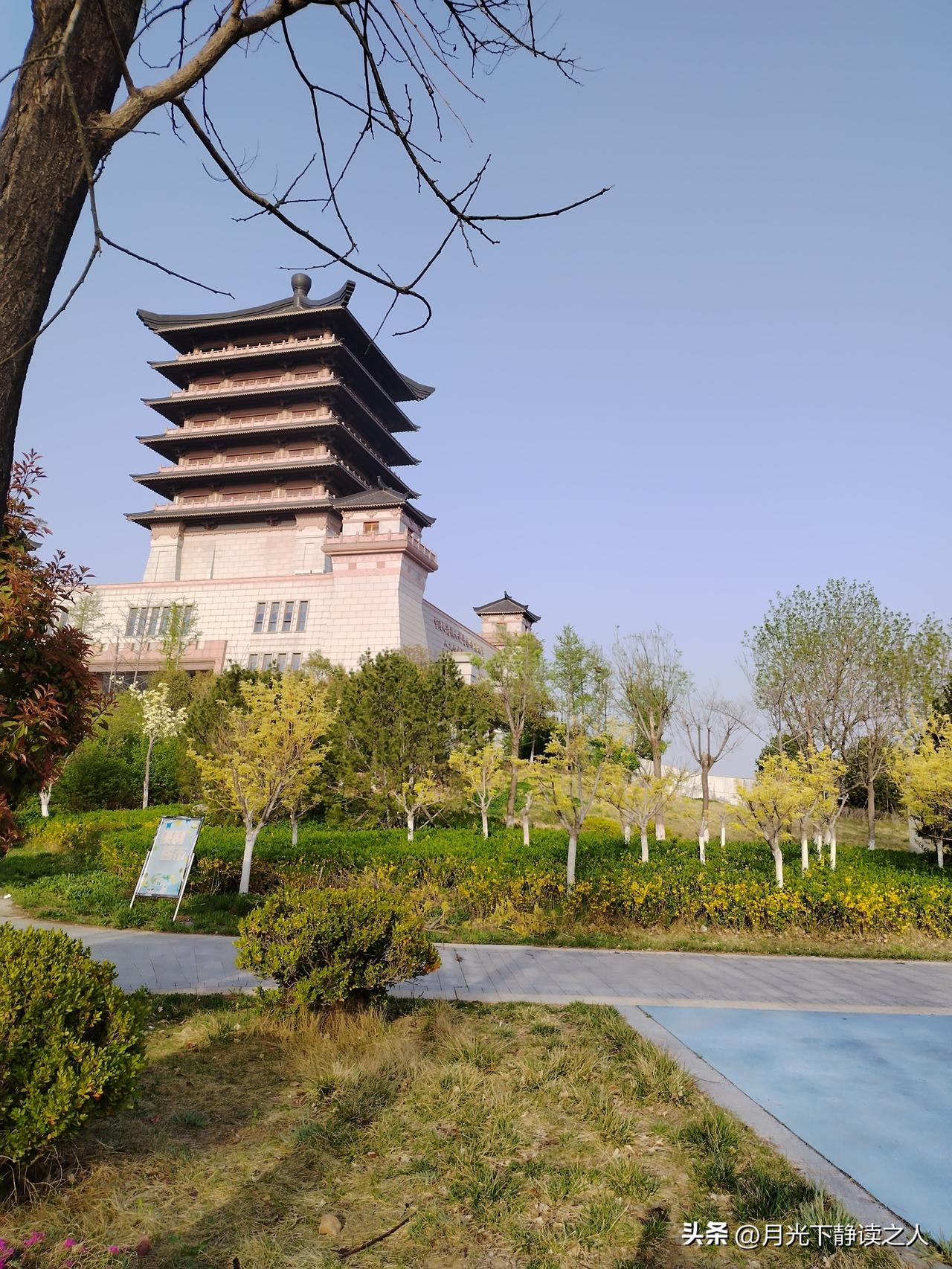 清明踏青，邂逅望岳楼的春日温柔
 
清明一到，春风就像揉软了的绸缎，裹着暖意吹遍