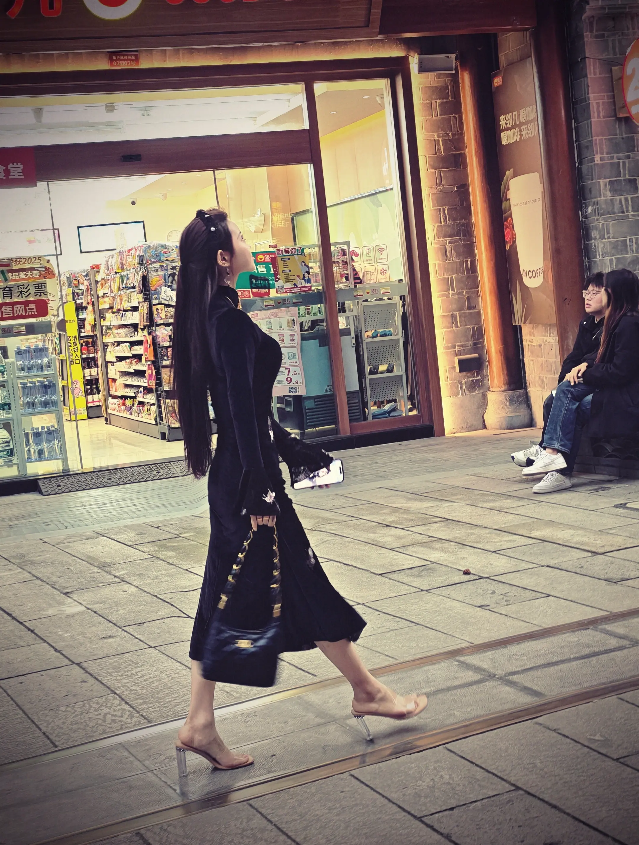 把自己活成一束光，心亮了，生活自然就亮了。🌞