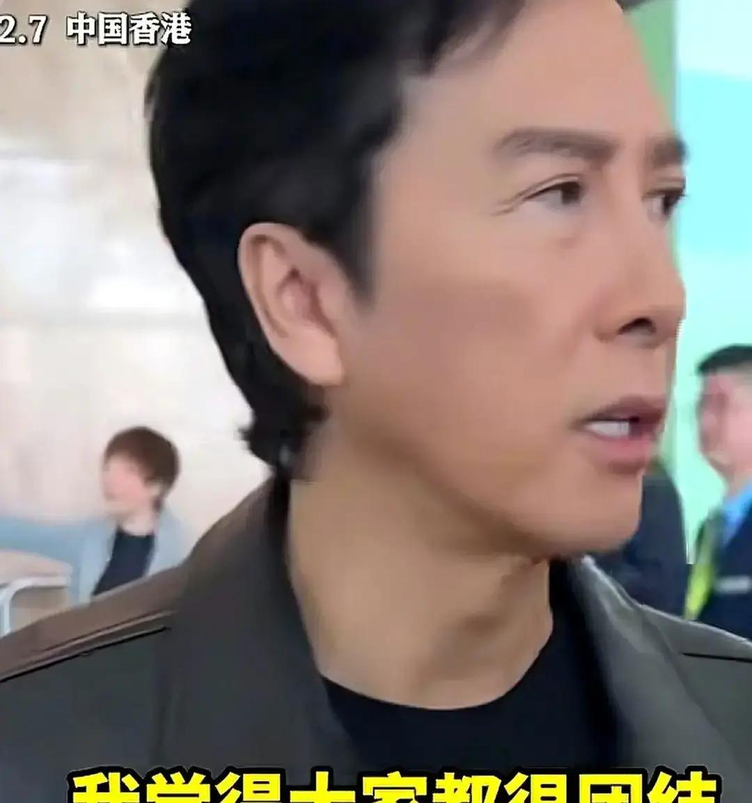 甄子丹那一票投下去，比他在银幕上踢碎一万块木板都有力道。
 
卸下“叶问”的长衫