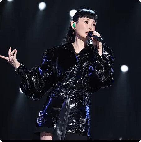 魏如萱胡萝卜耳钉歌手歌单颜值状态双双在线，无比期待舞台上尽情放声歌唱 