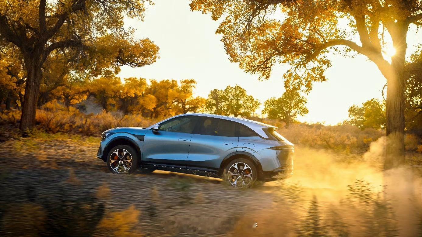 焕新极氪7x上市 21.98万起的限时价，配上“冰箱彩电大沙发”套装（原价5万直