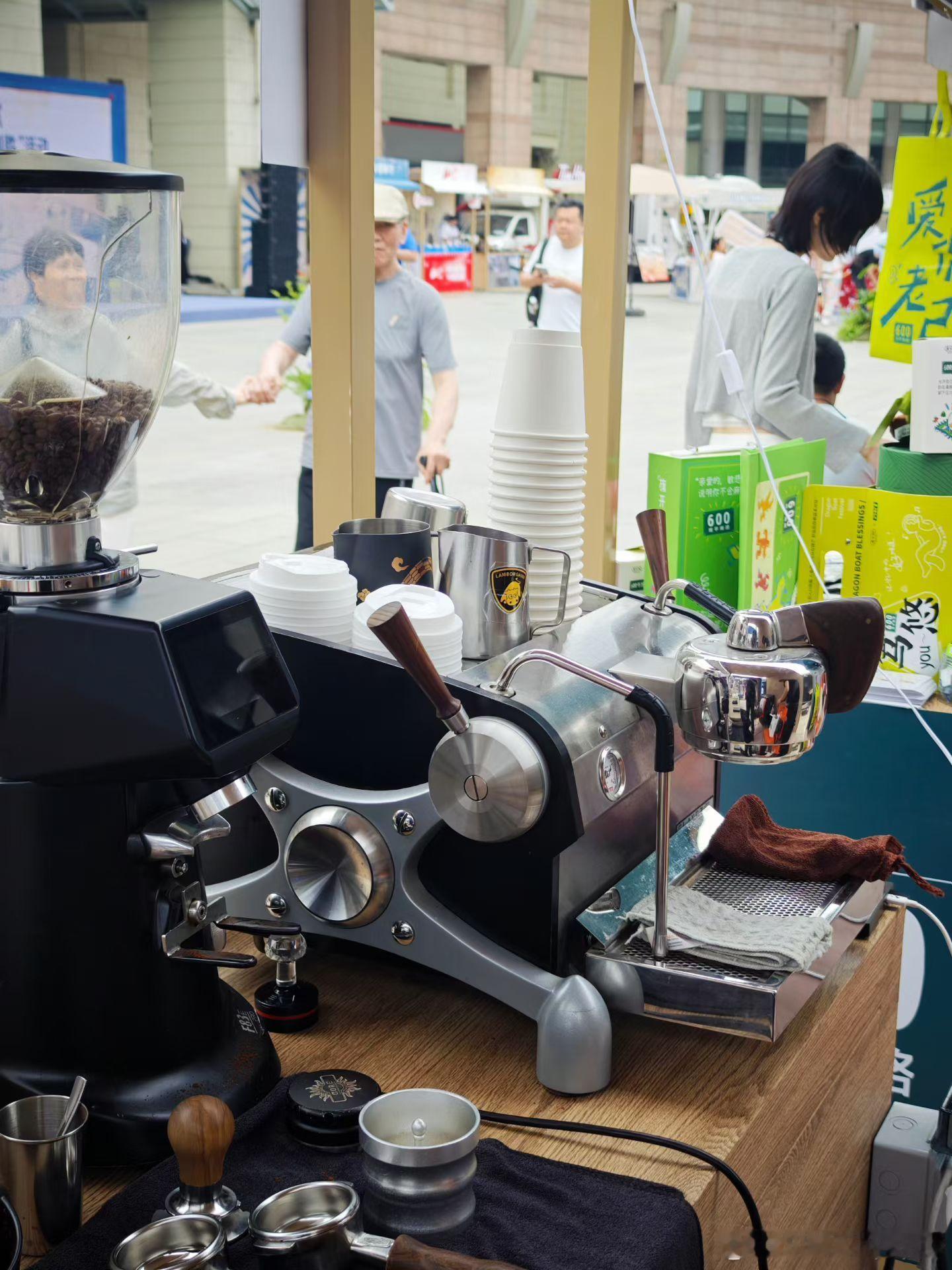 刚刚去店里才知道我的宝藏咖啡店今天去上影节参与活动，应该去蹭一下的
