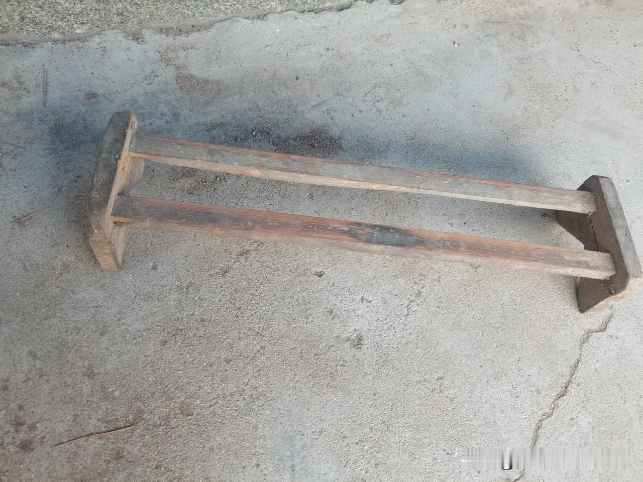 谁能知道这个是什么，到底有什么用？
刚才收拾公公的厢房，在一个犄角旮旯发现了这个