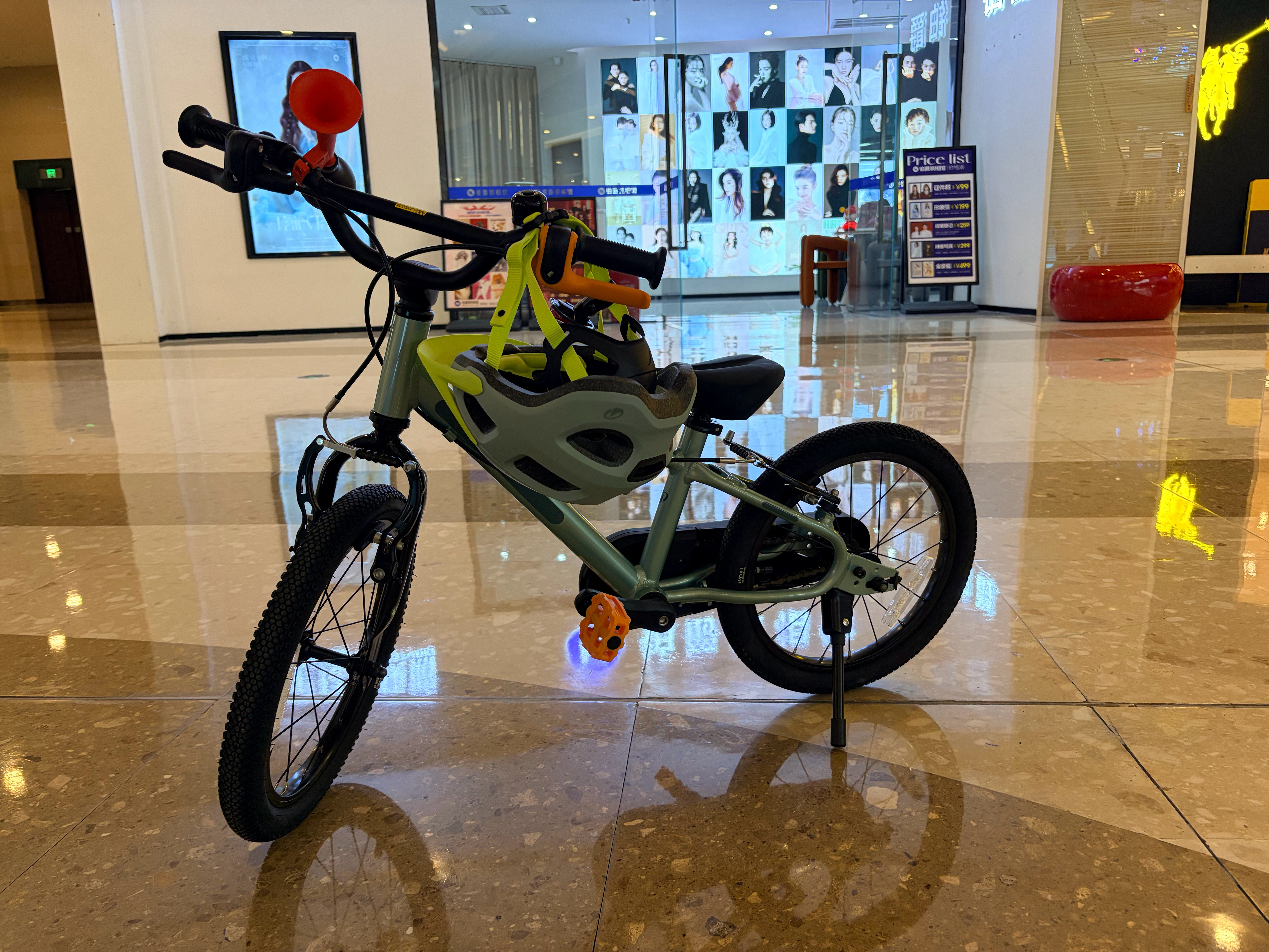 生日还有一个月，生日礼物已经提前预支了。雾都奶爸