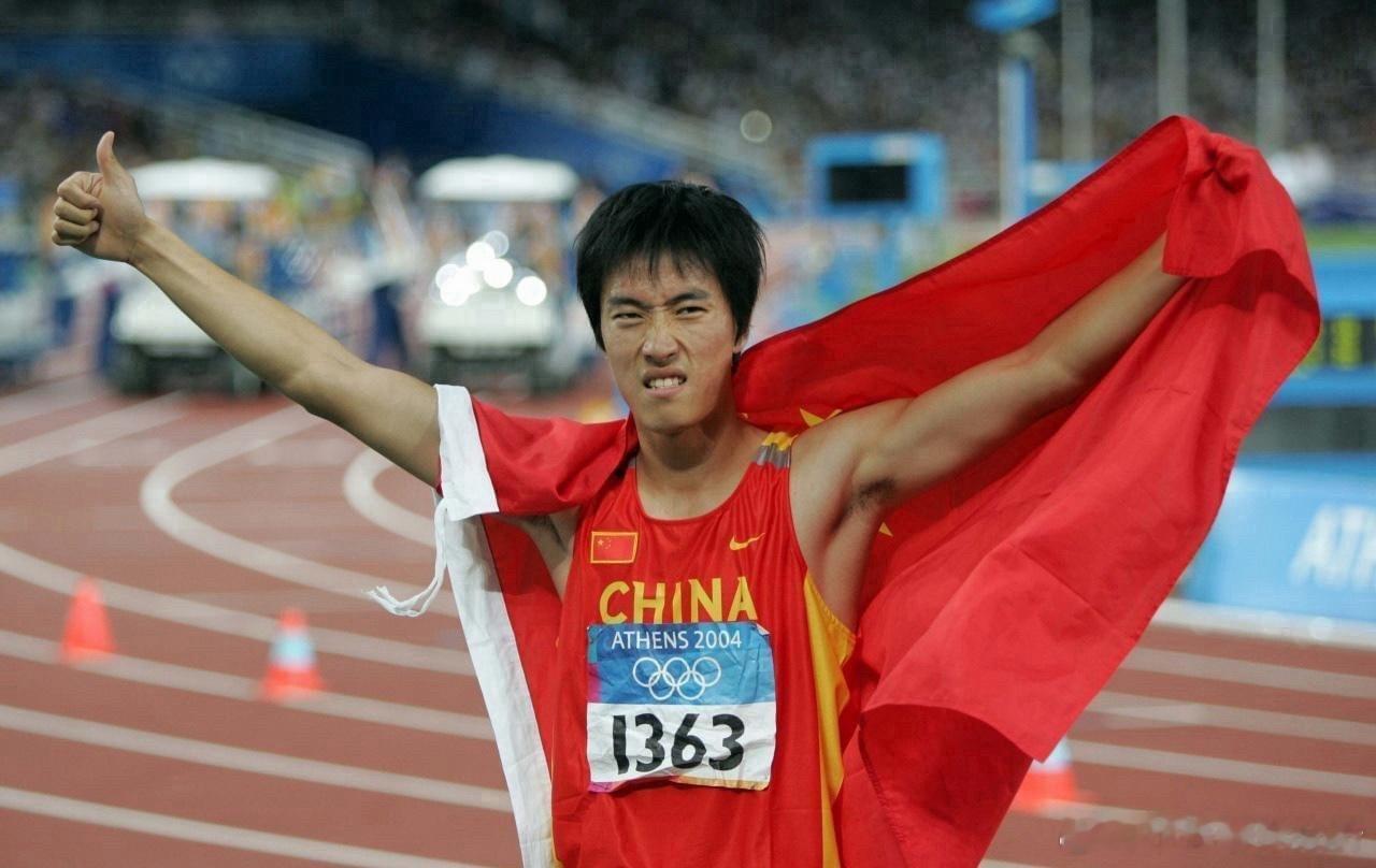 媒体人：国家不欠刘翔的！他自己非要留在体制内 享受最顶级待遇近日，刘翔公开曝光自