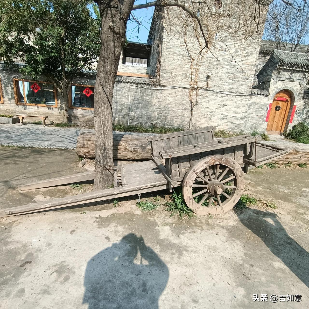 这架子车还被栓着[偷笑]，还怕有人惦记走[what]